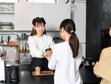 【店舗設計】小さなカフェ開業のメリット・デメリットを解説！
