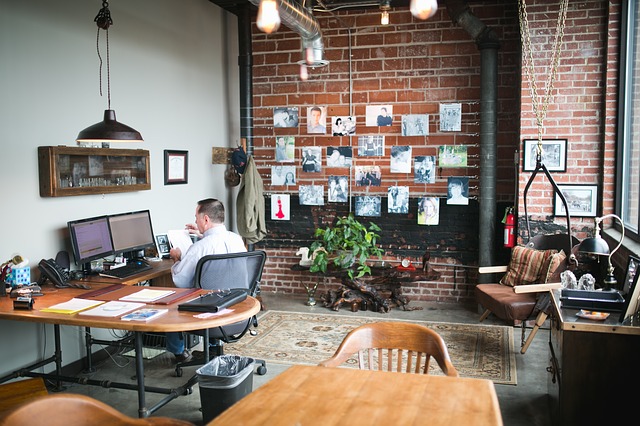 小規模オフィスの内装デザインはオシャレな壁紙とインテリアがカギ！